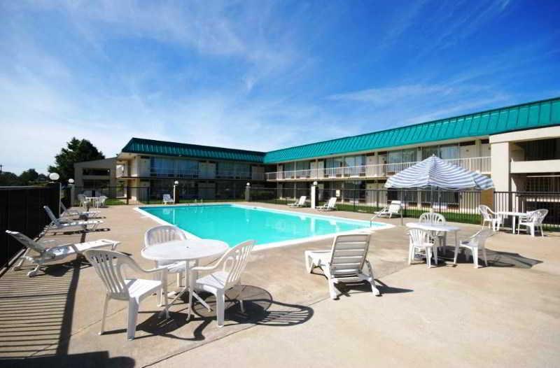 Red Roof Inn & Suites Cave City Buitenkant foto