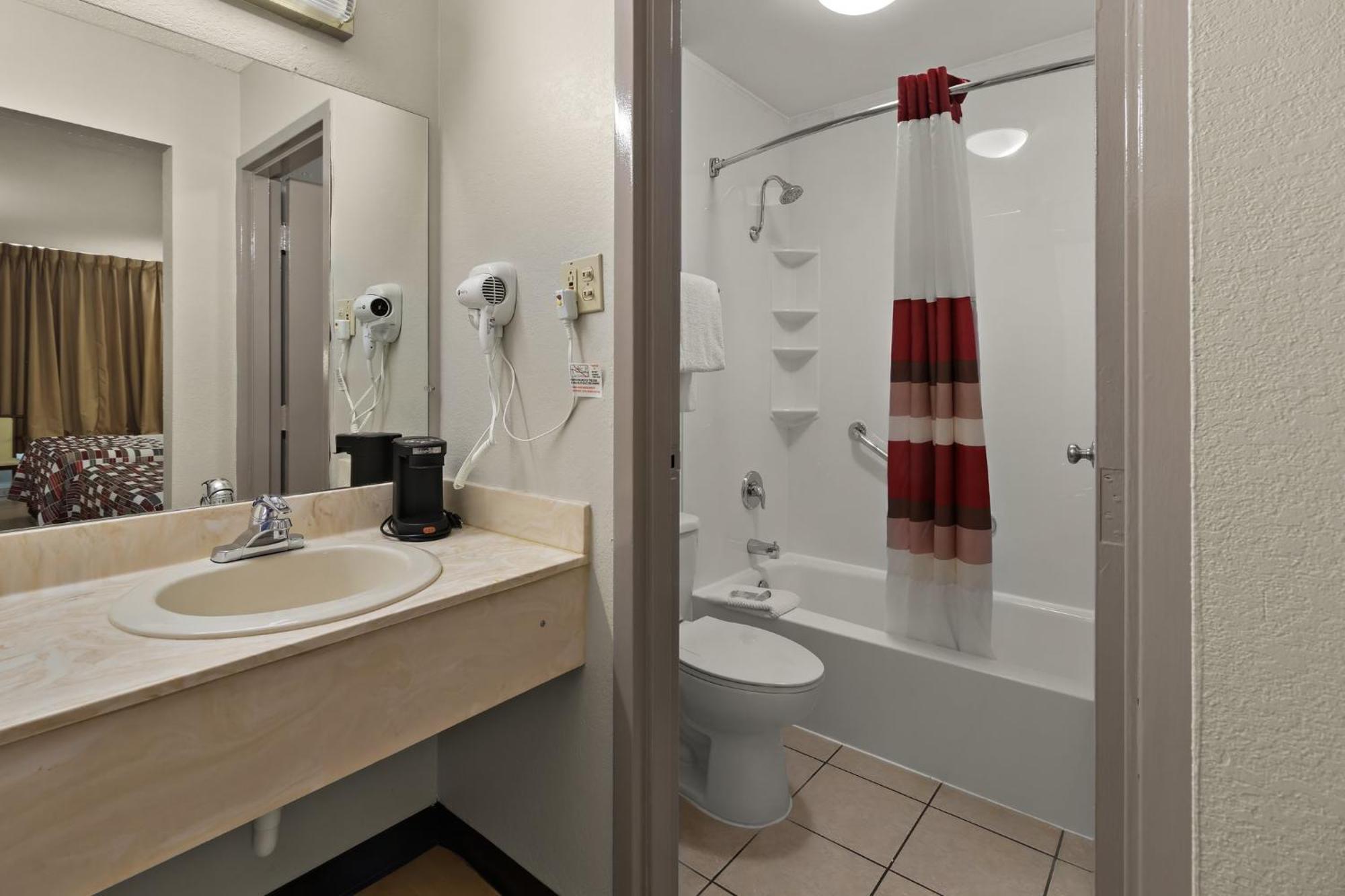 Red Roof Inn & Suites Cave City Buitenkant foto