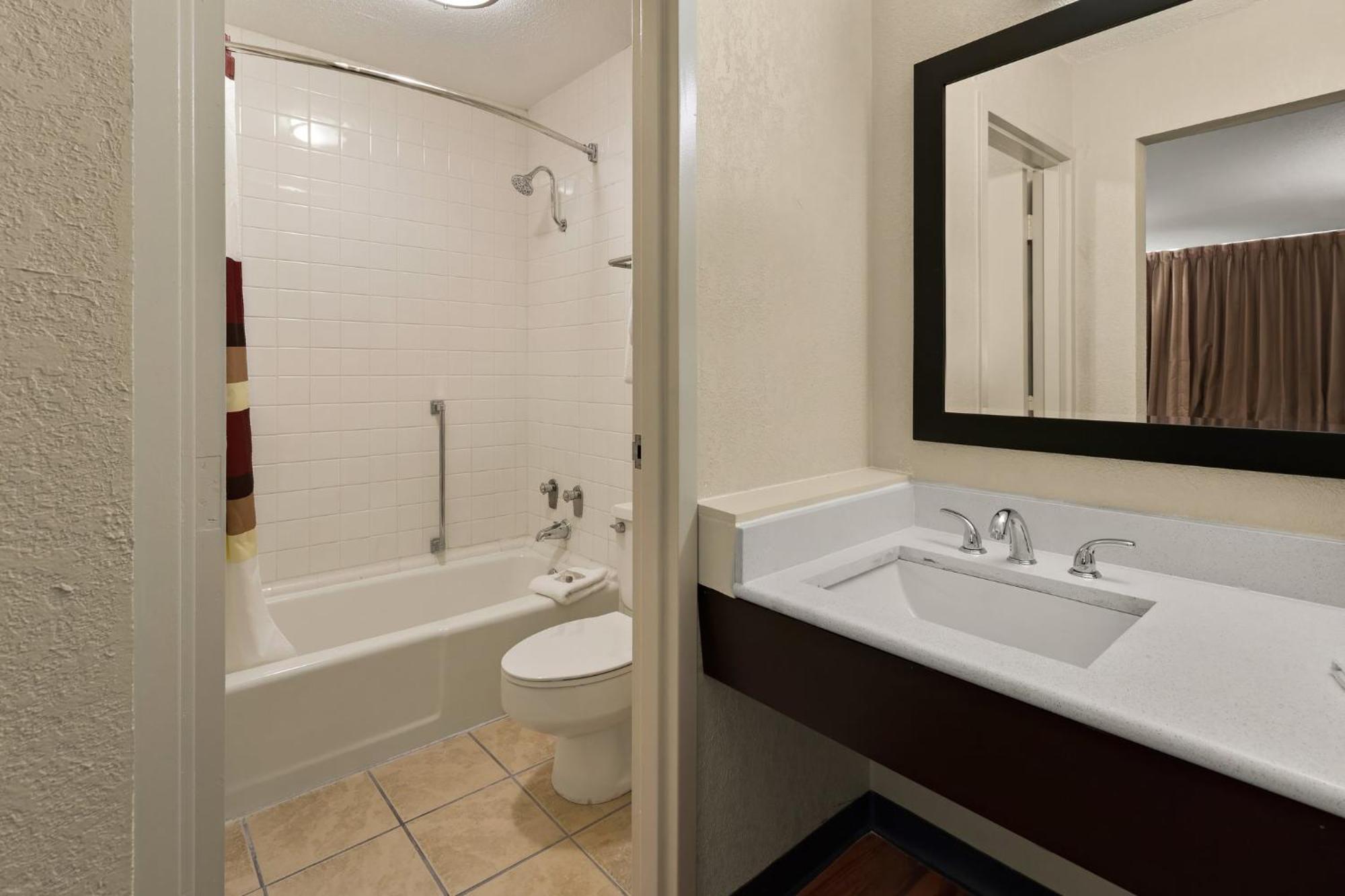 Red Roof Inn & Suites Cave City Buitenkant foto