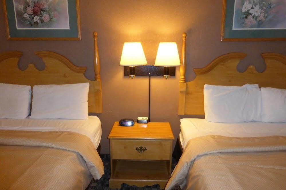 Red Roof Inn & Suites Cave City Buitenkant foto